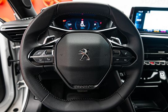 Peugeot 2008 1.2 PureTech Allure Pack S&S EAT8