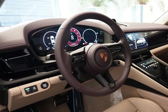 Porsche Panamera 4