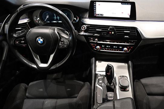 BMW Seria 5 530i xDrive M Sport sport-aut