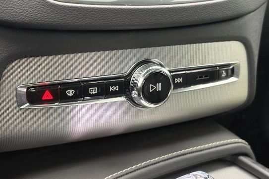 Volvo XC90 T8 AWD Plug-In Hybrid Ultra Dark 7os