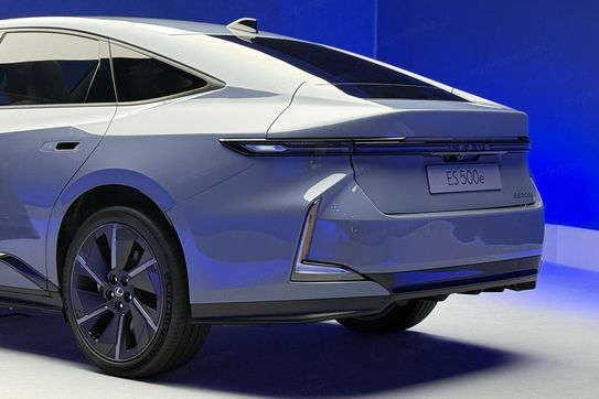 Lexus ES 500e Prestige AWD