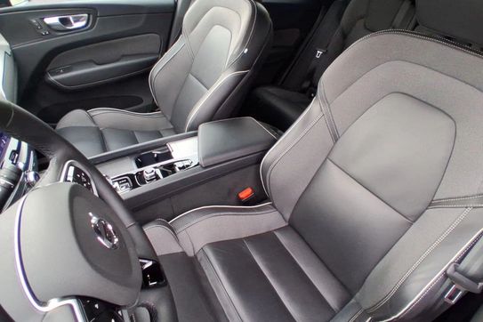 Volvo XC60 B5 B AWD Plus Dark