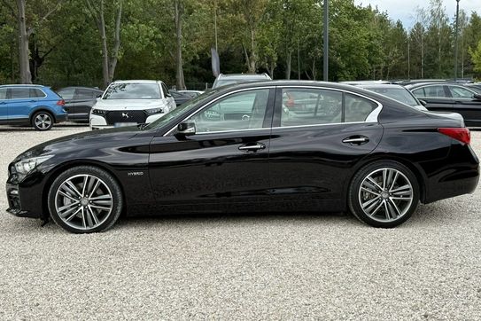 Infiniti Q50 Hybrid AWD