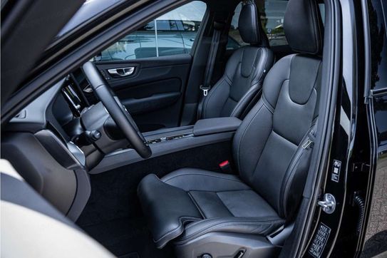 Volvo XC60 B5 AWD Ultra Black Edition