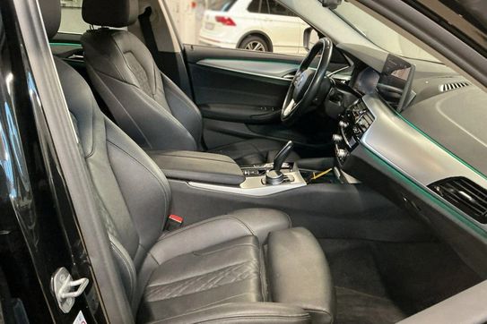 BMW Seria 5 530e xDrive Luxury Line aut