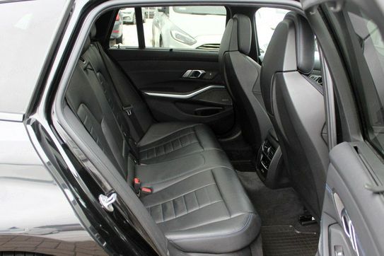 BMW Seria 3 330e sport-aut