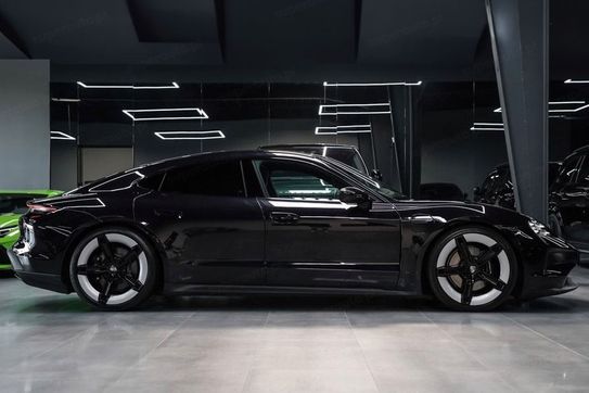 Porsche Taycan 4S