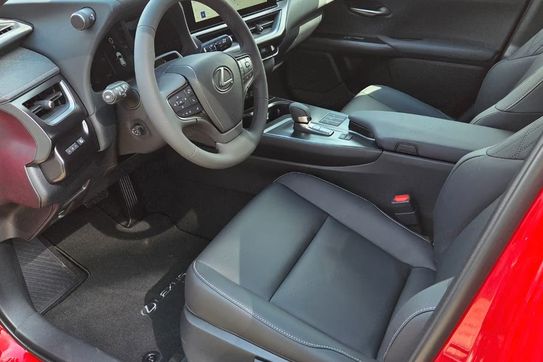 Lexus UX 300h F Sport Design Hybrid Dynamic Force