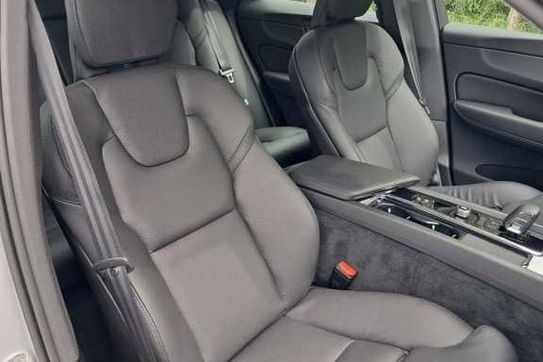 Volvo XC60 B5 B AWD Plus Dark