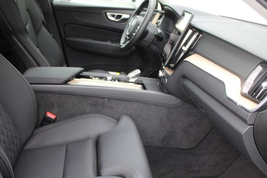 Volvo XC60 B5 B AWD Plus Dark aut