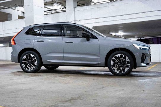 Volvo XC60 B5 AWD Ultra Dark