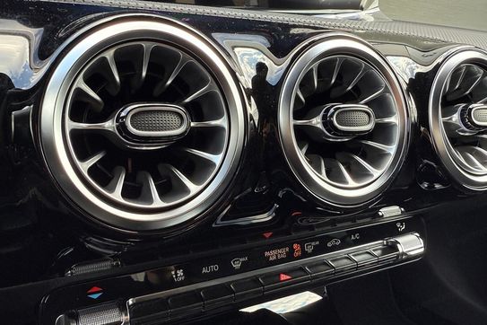 Mercedes CLA Shooting Brake 180 AMG Line