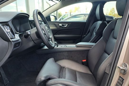 Volvo V60 B4 B Plus Dark