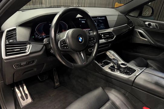 BMW X6 M50i