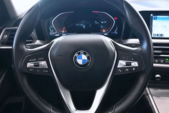 BMW Seria 3 320d xDrive Advantage aut