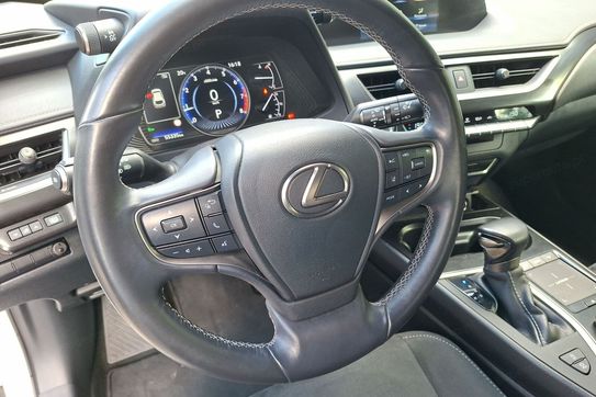 Lexus UX 200