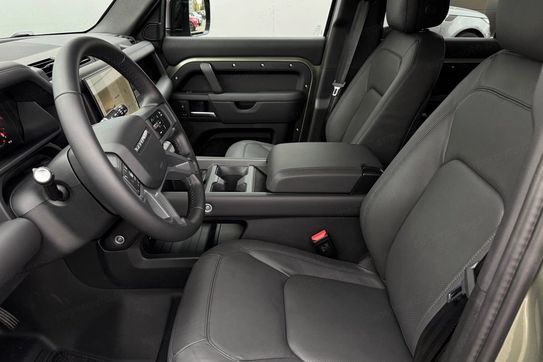Land Rover Defender 110 D300 X-Dynamic HSE