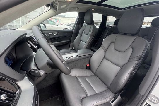 Volvo XC60 B5 B AWD Ultra Dark