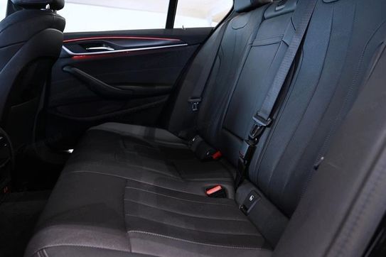BMW Seria 5 520i mHEV aut