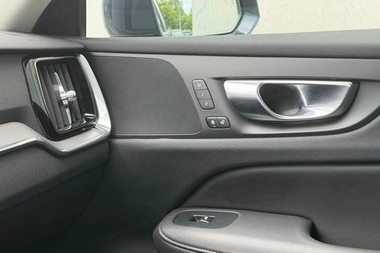 Volvo V60 T6 AWD Plug-In Hybrid Core