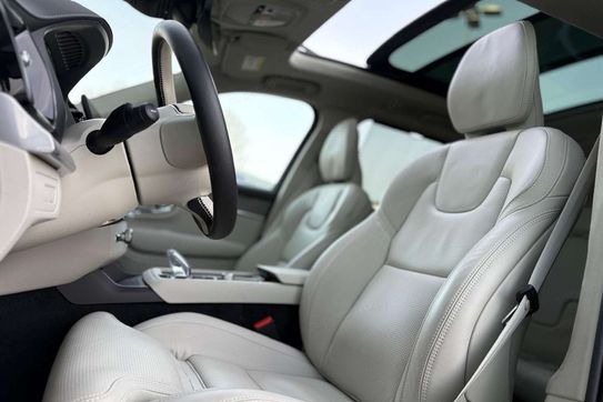 Volvo XC90 T8 AWD Plug-In Hybrid Ultra Bright