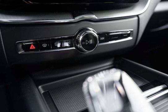 Volvo XC60 T8 Plug-In Hybrid AWD Plus Black Edition