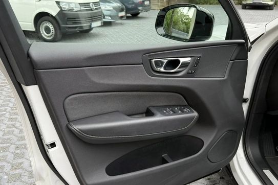 Volvo XC60 B5 B AWD R-Design