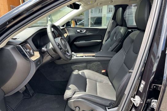 Volvo XC60 B5 AWD Ultra Dark