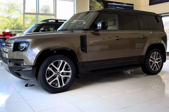 Land Rover Defender 110 3.0 D250 X-Dynamic HSE