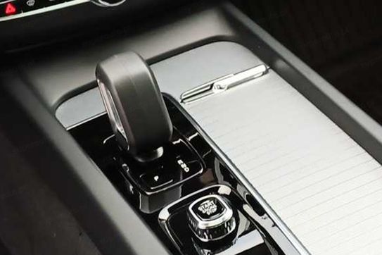 Volvo XC60 T6 Plug-In Hybrid AWD Plus Dark aut