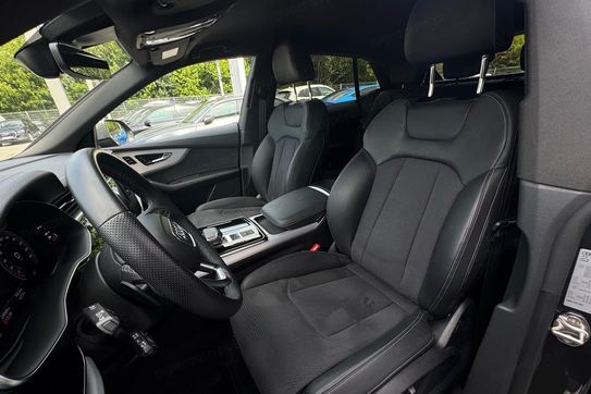 Audi Q8 55 TFSI quattro S Line