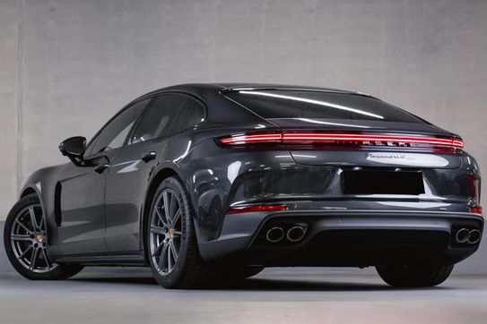 Porsche Panamera 4