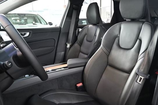 Volvo XC60 B5 AWD Ultra Dark