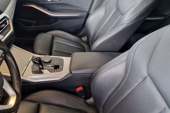 BMW Seria 3 320d xDrive Luxury Line aut