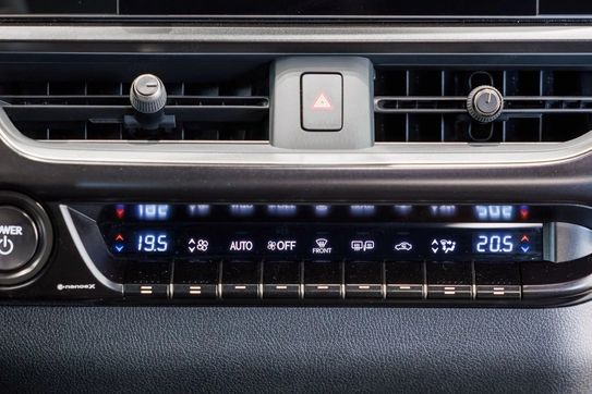 Lexus UX 300h Business