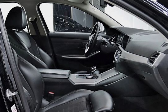 BMW Seria 3 318i Advantage aut