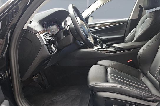 BMW Seria 5 Touring 520d xDrive Luxury Line
