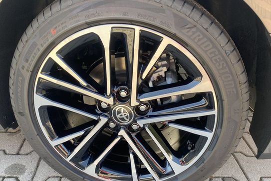 Toyota Camry Executive 2.5 Hybrid Dynamic Force