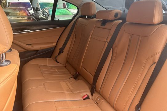 BMW Seria 5 520e Luxury Line