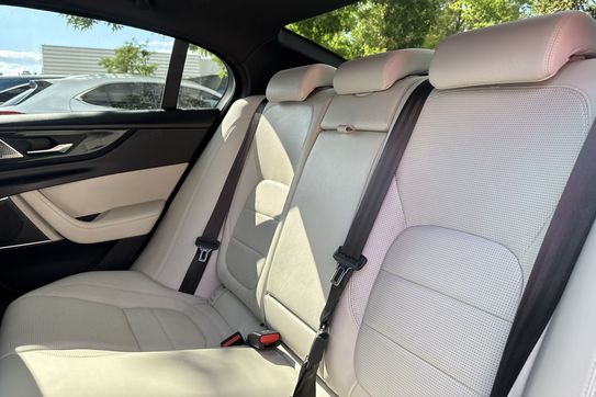 Jaguar XE 2.0 P250 R-Dynamic HSE aut