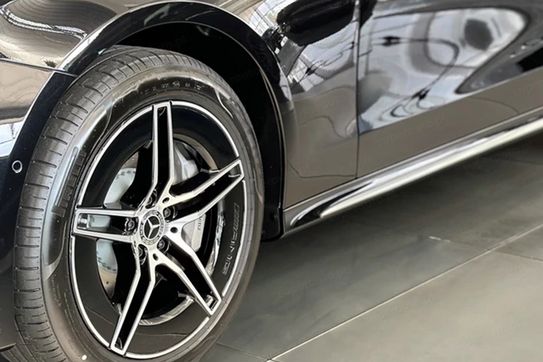 Mercedes Klasa E 300 e 4-Matic AMG
