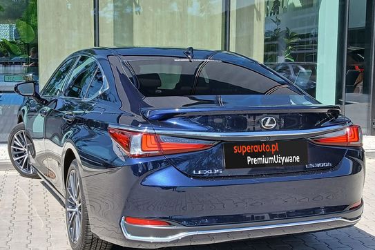 Lexus ES 300h Business Edition