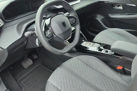 Peugeot 208 Allure e-DCS6  1.2 mHEV
