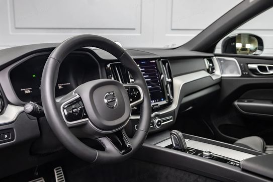 Volvo XC60 T8 AWD Plug-In Hybrid R-Design