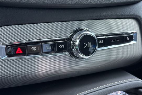 Volvo XC90 T8 AWD Plug-In Hybrid Ultra Dark 7os aut