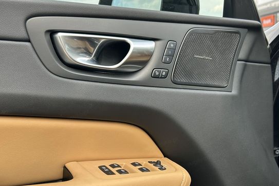 Volvo XC60 B5 B AWD Ultimate Dark