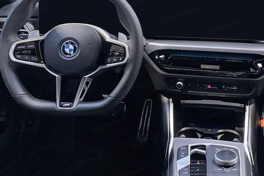 BMW Seria 3 330e M Sport