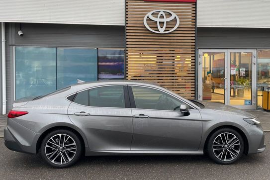 Toyota Camry Executive 2.5 Hybrid Dynamic Force