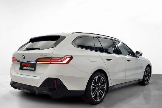 BMW Seria 5 520i mHEV aut