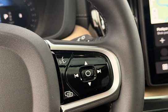 Volvo XC60 B5 B AWD Ultra Dark